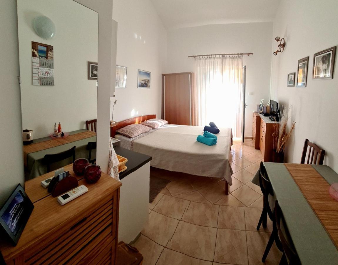 Studio Apartman Stara Baška Esterno foto