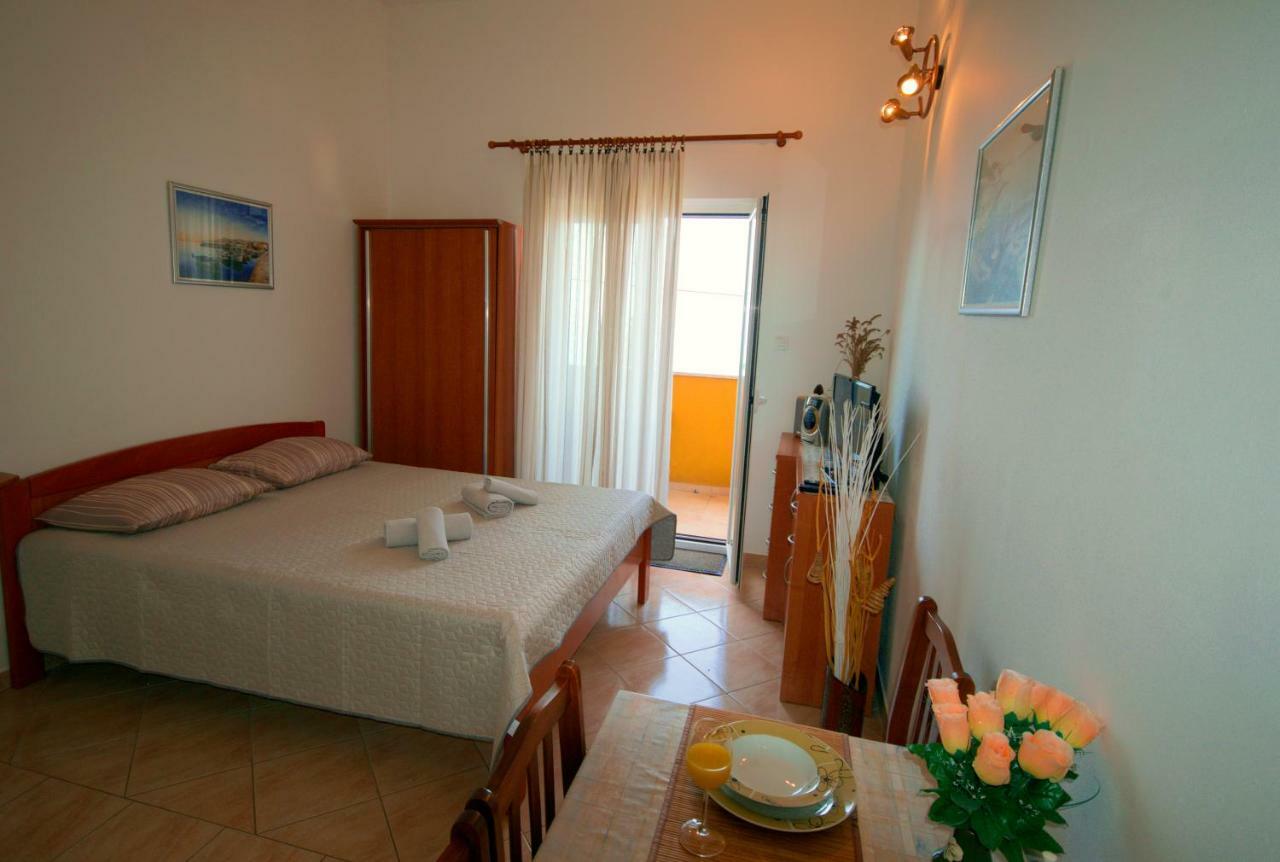 Studio Apartman Stara Baška Esterno foto